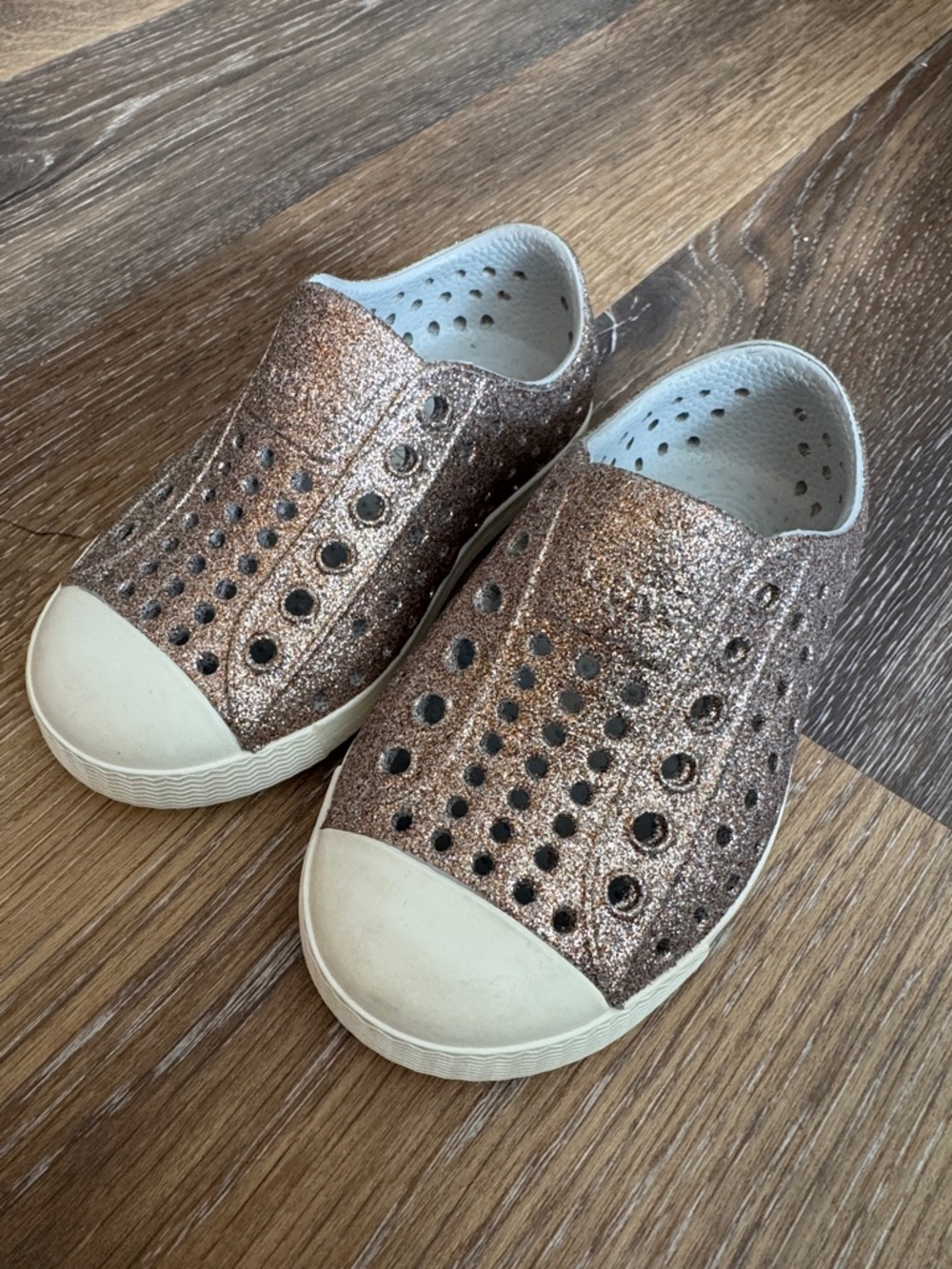 Native Kids Glitter Slip-On Sneakers in Rose Gold and White Like New! size C6 - Picture 2 of 5